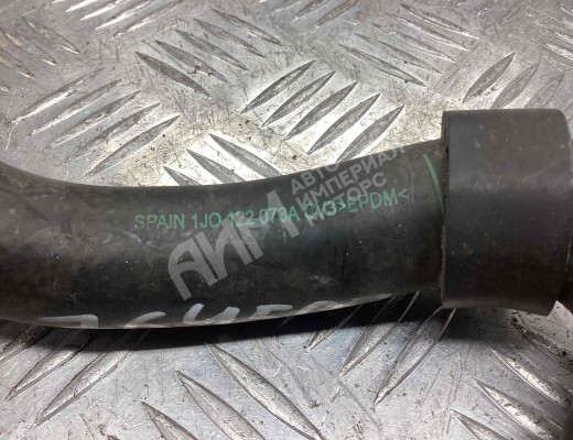 Патрубок отопителя (печки) Volkswagen Golf IV (1J) 1997-2004  Volkswagen Golf Golf IV (1J) 1997-2004