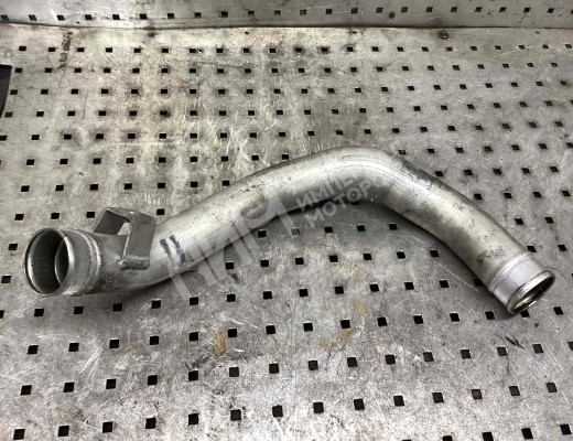 Патрубок интеркулера Volvo V40 I (VW) 1995-2000  Volvo V40 V40 I (VW) 1995-2000
