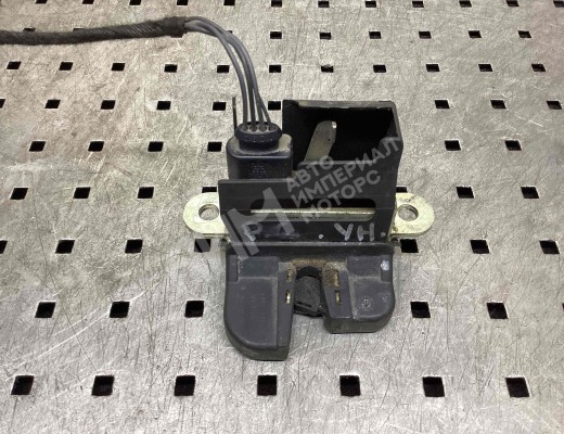 Замок багажника Volkswagen Passat B6 (3C) 2005-2010  Volkswagen Passat Passat B6 (3C) 2005-2010