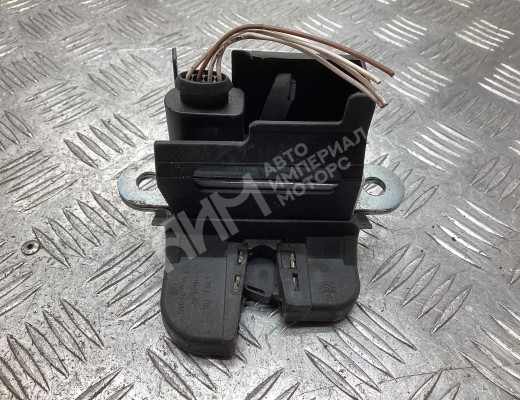 Замок багажника Volkswagen Golf+ V (5M) 2005-2014  Volkswagen Golf Plus Golf+ V (5M) 2005-2014