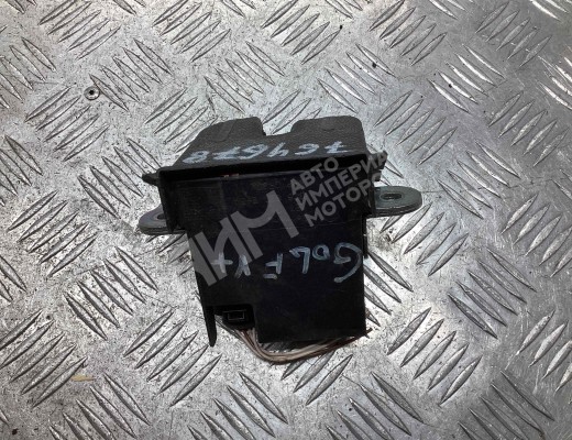Замок багажника Volkswagen Golf+ V (5M) 2005-2014  Volkswagen Golf Plus Golf+ V (5M) 2005-2014