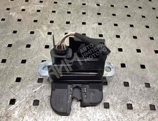 Замок багажника Volkswagen Golf+ V (5M) 2005-2014  Volkswagen Golf Plus Golf+ V (5M) 2005-2014