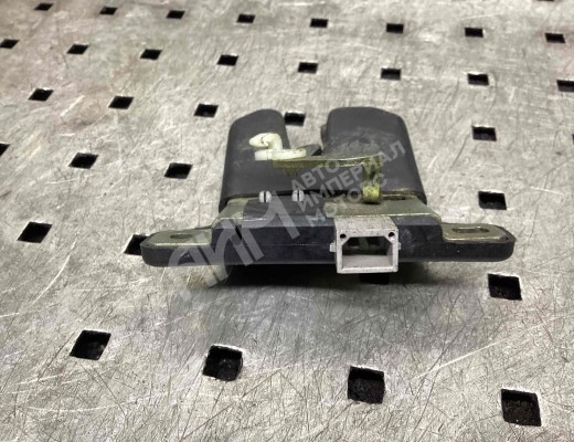Замок багажника Audi A4 B5 (8D) 1994-1999  Audi A4 A4 B5 (8D) 1994-1999