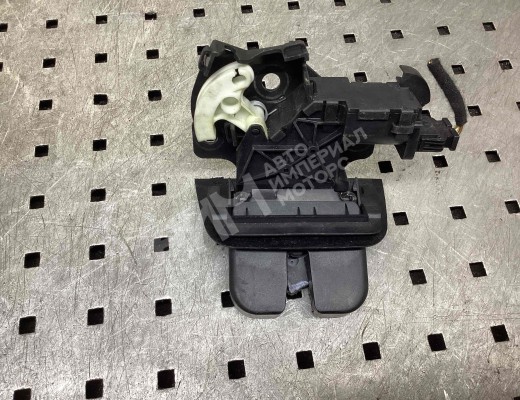 Замок багажника Audi A3 II (8P) 2003-2005  Audi A3 A3 II (8P) 2003-2005