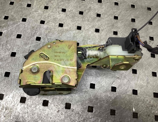 Замок стекла двери багажника Volkswagen Touareg I (7L) 2002-2006  Volkswagen Touareg Touareg I (7L) 2002-2006