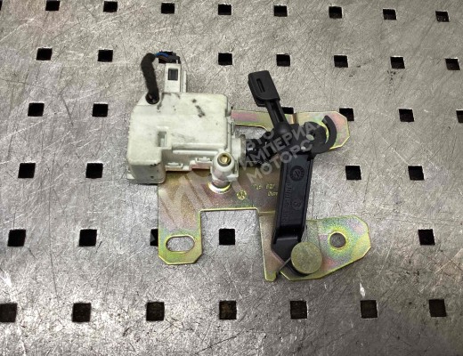 Активатор замка багажника Volkswagen Touareg I (7L) 2002-2006  Volkswagen Touareg Touareg I (7L) 2002-2006