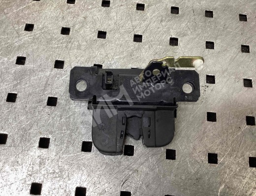 Замок багажника Volkswagen Touareg I (7L) 2002-2006  Volkswagen Touareg Touareg I (7L) 2002-2006