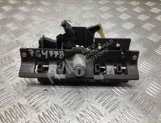 Ручка крышки багажника Audi A4 B5 (8D) 1994-1999  Audi A4 A4 B5 (8D) 1994-1999