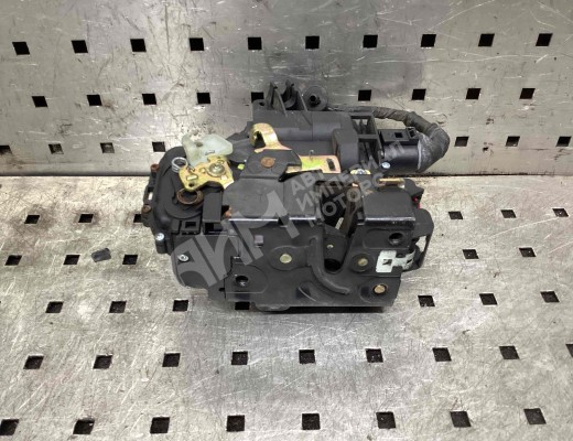 Замок двери передней левой Volkswagen Passat B5+ (3B) 2000-2005 рестайлинг  Volkswagen Passat Passat B5+ (3B) 2000-2005 рестайлинг