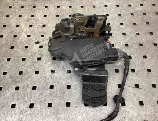 Замок двери передней левой Volkswagen Passat B5 (3B) 1996-2000  Volkswagen Passat Passat B5 (3B) 1996-2000