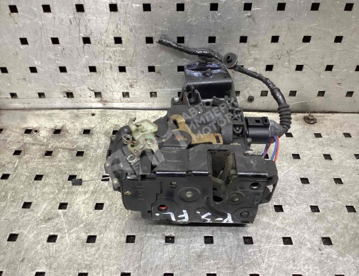 Замок двери передней левой Volkswagen Passat B5 (3B) 1996-2000  Volkswagen Passat Passat B5 (3B) 1996-2000