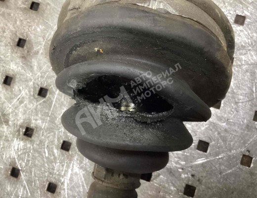 Полуось передняя правая (приводной вал, ШРУС) Audi A8 D2 (4D) 1994-2002  Audi A8 A8 D2 (4D) 1994-2002