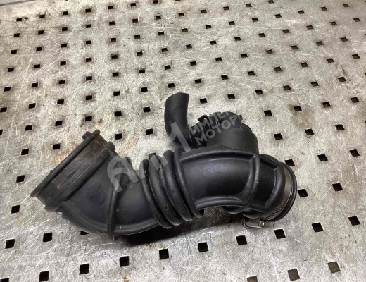 Патрубок воздушного фильтра Opel Vectra B 1999-2002 рестайлинг  Opel Vectra Vectra B 1999-2002 рестайлинг