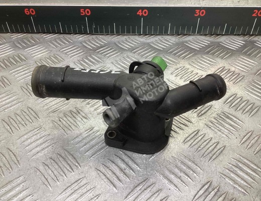 Фланец (тройник) системы охлаждения Volkswagen Golf IV (1J) 1997-2004  Volkswagen Golf Golf IV (1J) 1997-2004