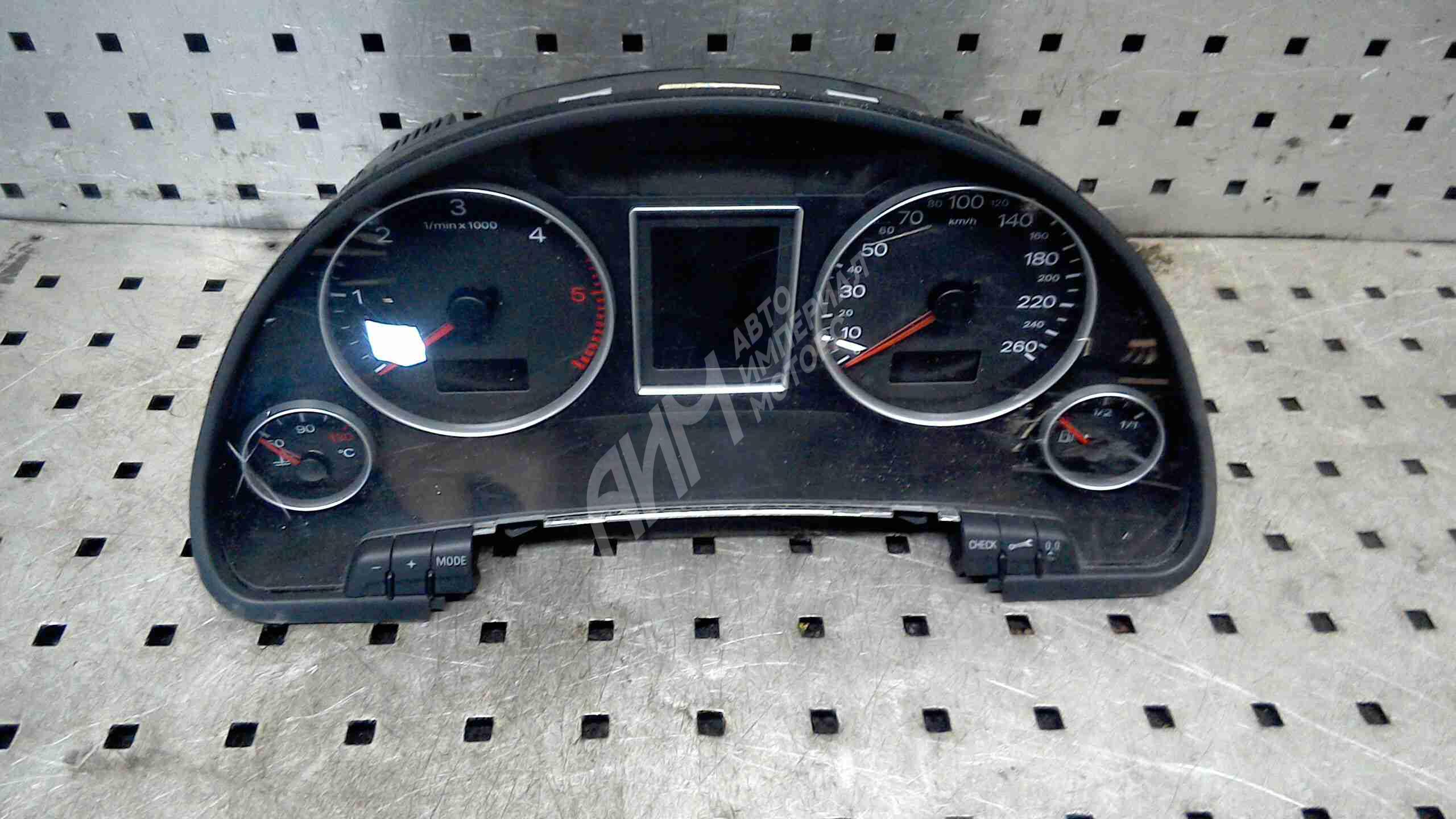 Щиток приборов (приборная панель)  Audi A4