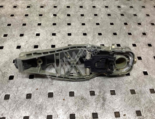 Ручка наружная задняя левая Volkswagen Touran I (1T) 2003-2006  Volkswagen Touran Touran I (1T) 2003-2006