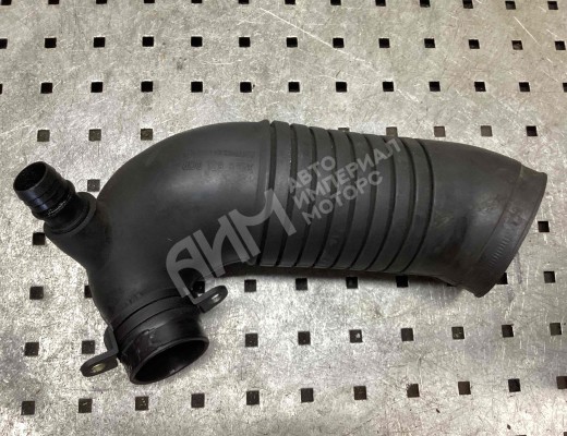 Патрубок воздушного фильтра Volkswagen Passat B5+ (3B) 2000-2005 рестайлинг  Volkswagen Passat Passat B5+ (3B) 2000-2005 рестайлинг
