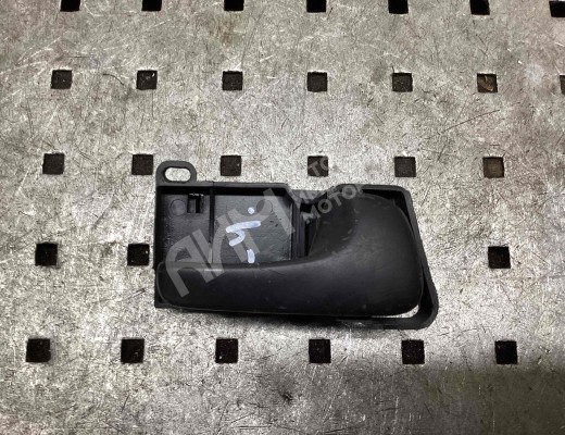 Ручка внутренняя передняя правая Volkswagen Passat B4 (3A) 1993-1997  Volkswagen Passat Passat B4 (3A) 1993-1997