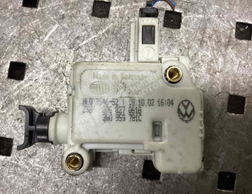 Активатор замка багажника Volkswagen Touareg I (7L) 2002-2006  Volkswagen Touareg Touareg I (7L) 2002-2006
