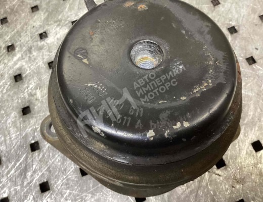 Подушка крепления двигателя Volkswagen Golf III (1H) 1991-1997  Volkswagen Golf Golf III (1H) 1991-1997
