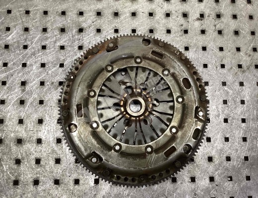 Маховик Volkswagen Touran I (1T) 2003-2006  Volkswagen Touran Touran I (1T) 2003-2006