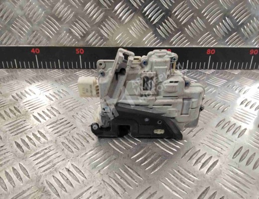Замок двери передней правой Audi A4 B7 (8EC, 8ED) 2004-2008  Audi A4 A4 B7 (8EC, 8ED) 2004-2008