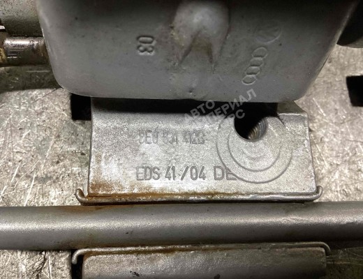 Петля двери передней правой Audi A4 B7 (8EC, 8ED) 2004-2008  Audi A4 A4 B7 (8EC, 8ED) 2004-2008