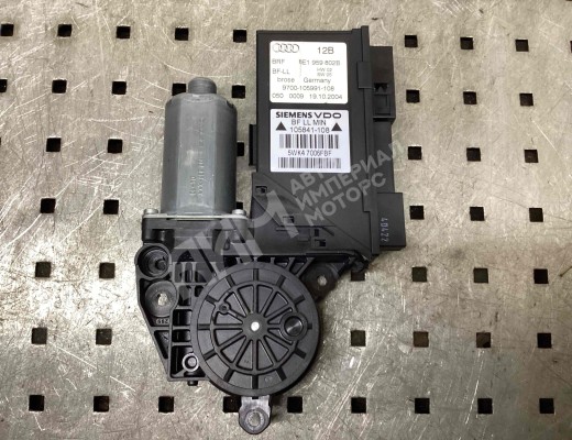 Моторчик стеклоподъемника передний правый Audi A4 B7 (8EC, 8ED) 2004-2008  Audi A4 A4 B7 (8EC, 8ED) 2004-2008