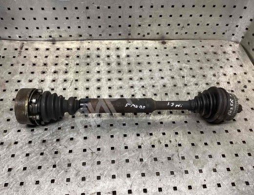 Полуось передняя правая (приводной вал, ШРУС) Volkswagen Passat B5 (3B) 1996-2000  Volkswagen Passat Passat B5 (3B) 1996-2000