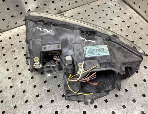 Фара правая Audi A4 B6 (8EC, 8E5) 2000-2004  Audi A4 A4 B6 (8EC, 8E5) 2000-2004