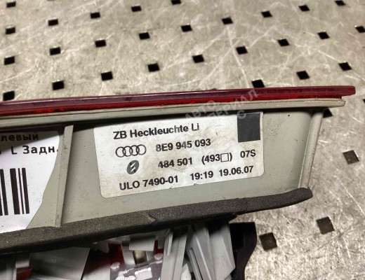 Фонарь крышки багажника левый Audi A4 B7 (8EC, 8ED) 2004-2008  Audi A4 A4 B7 (8EC, 8ED) 2004-2008