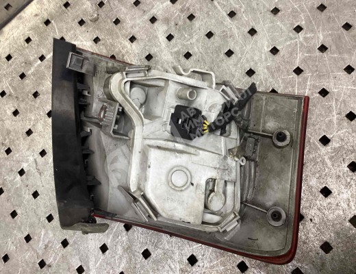 Фонарь задний правый Audi A4 B7 (8EC, 8ED) 2004-2008  Audi A4 A4 B7 (8EC, 8ED) 2004-2008