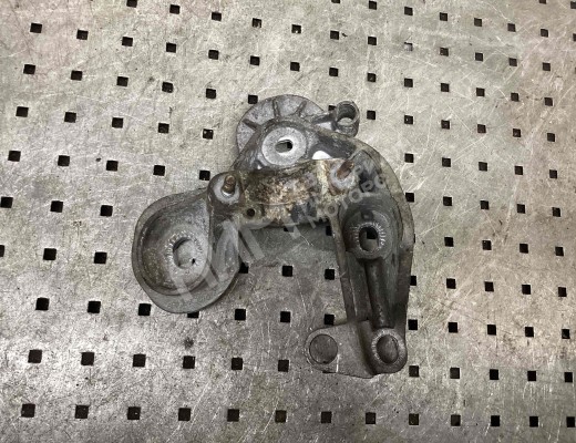 Кронштейн стабилизатора Audi A4 B7 (8EC, 8ED) 2004-2008  Audi A4 A4 B7 (8EC, 8ED) 2004-2008