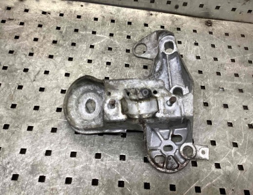 Кронштейн стабилизатора Audi A4 B7 (8EC, 8ED) 2004-2008  Audi A4 A4 B7 (8EC, 8ED) 2004-2008