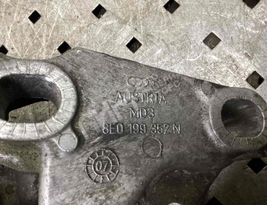 Кронштейн стабилизатора Audi A4 B7 (8EC, 8ED) 2004-2008  Audi A4 A4 B7 (8EC, 8ED) 2004-2008