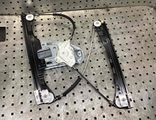 Стеклоподъемник передний правый Mercedes C (W203) 2000-2004  Mercedes C C (W203) 2000-2004