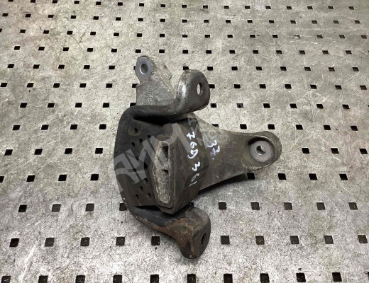 Подушка крепления КПП Volkswagen Transporter T5 (7H) 2003-2015  Volkswagen Transporter Transporter T5 (7H) 2003-2015