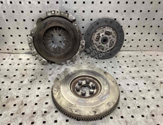 Комплект сцепления Nissan Almera II (N16) 2000-2006  Nissan Almera Almera II (N16) 2000-2006