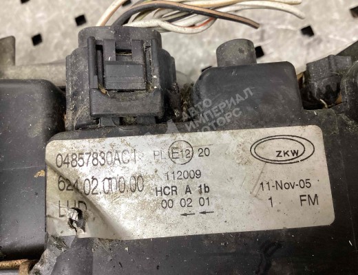 Фара правая Chrysler Voyager IV (RG) 2001-2008  Chrysler Voyager Voyager IV (RG) 2001-2008