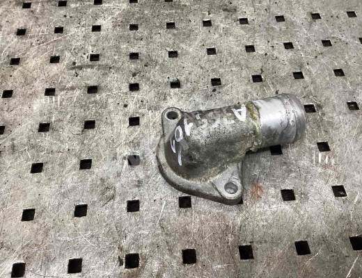 Фланец (тройник) системы охлаждения Hyundai Santa Fe I (SM) 2000-2006  Hyundai Santa Fe Santa Fe I (SM) 2000-2006