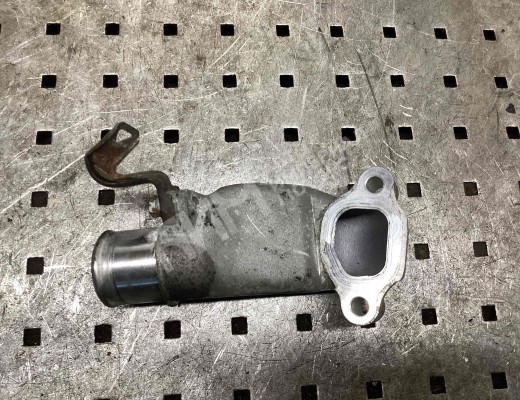 Фланец (тройник) системы охлаждения Toyota Avensis I (T220) 1997-2003  Toyota Avensis Avensis I (T220) 1997-2003