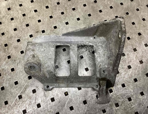 Кронштейн компрессора кондиционера Chrysler 300M (LR) 1998-2004  Chrysler 300M 300M (LR) 1998-2004