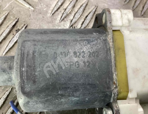 Стеклоподъемник передний левый Nissan Micra III (K12) 2002-2010  Nissan Micra Micra III (K12) 2002-2010