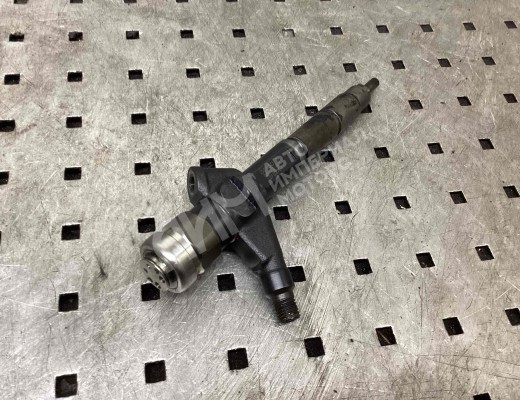 Форсунка Nissan X-trail (T30) 2004-2007 рестайлинг  Nissan X-Trail X-trail (T30) 2004-2007 рестайлинг