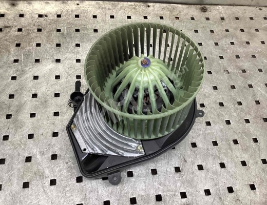 Моторчик печки Volkswagen Passat B5+ (3B) 2000-2005 рестайлинг  Volkswagen Passat Passat B5+ (3B) 2000-2005 рестайлинг