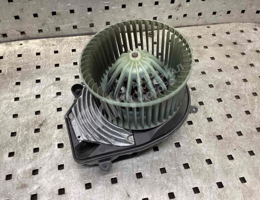 Моторчик печки Volkswagen Passat B5+ (3B) 2000-2005 рестайлинг  Volkswagen Passat Passat B5+ (3B) 2000-2005 рестайлинг