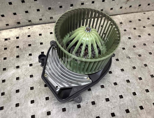 Моторчик печки Volkswagen Passat B5+ (3B) 2000-2005 рестайлинг  Volkswagen Passat Passat B5+ (3B) 2000-2005 рестайлинг