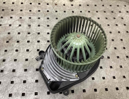 Моторчик печки Volkswagen Passat B5+ (3B) 2000-2005 рестайлинг  Volkswagen Passat Passat B5+ (3B) 2000-2005 рестайлинг