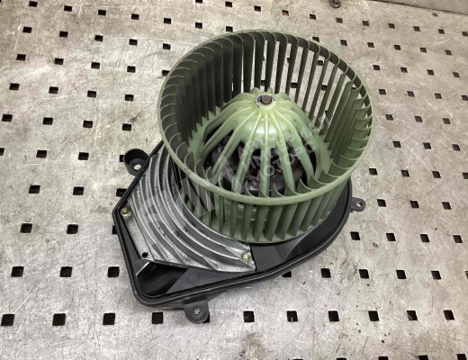 Моторчик печки Volkswagen Passat B5+ (3B) 2000-2005 рестайлинг  Volkswagen Passat Passat B5+ (3B) 2000-2005 рестайлинг