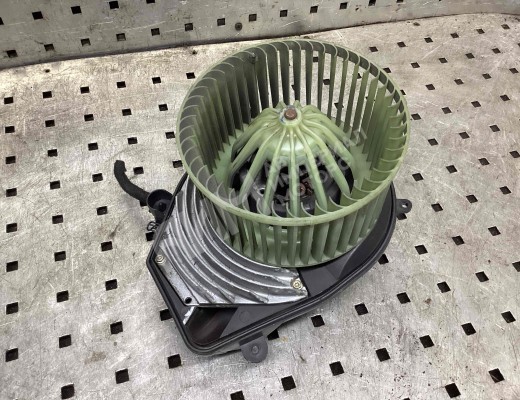 Моторчик печки Volkswagen Passat B5+ (3B) 2000-2005 рестайлинг  Volkswagen Passat Passat B5+ (3B) 2000-2005 рестайлинг